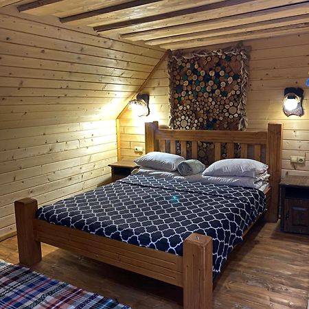 Номер 6 Садиба У Ані Synevyrsʼka Polyana Exteriér fotografie