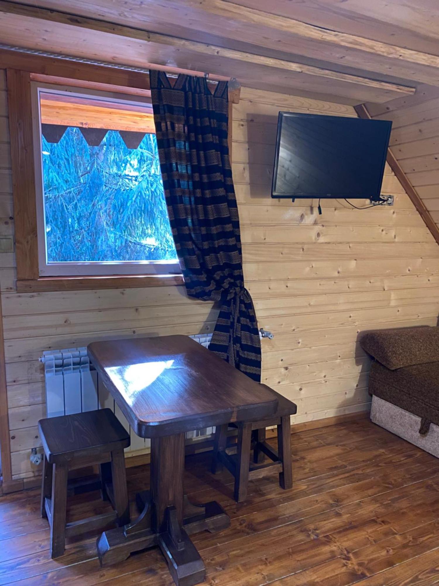 Номер 6 Садиба У Ані Synevyrsʼka Polyana Exteriér fotografie